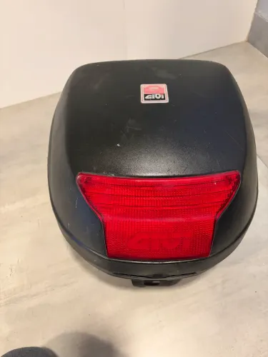 Baú Givi 35L usado