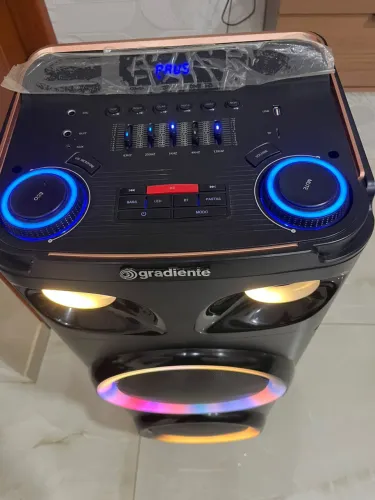 Vendo uma caixa de som semi nova 