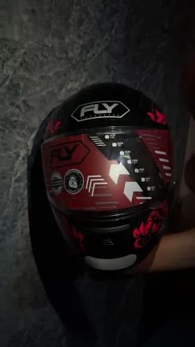Capacete novo,Marca Fly Feminino numero 59/60 viseira com adesivo ainda