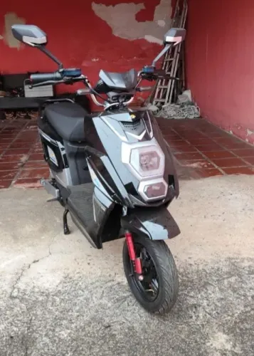 Scooter elétrica / moto elétrica 