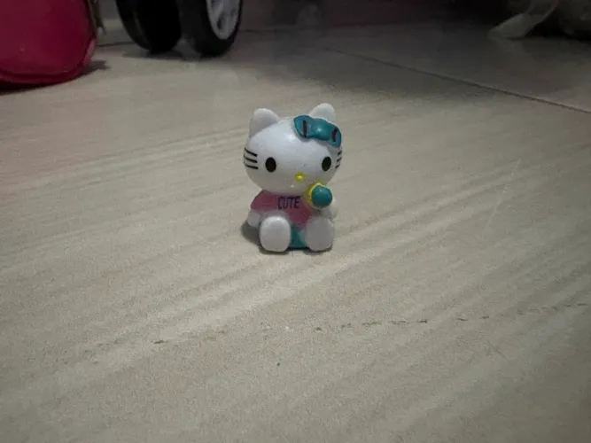 Boneca hello kitty miniatura