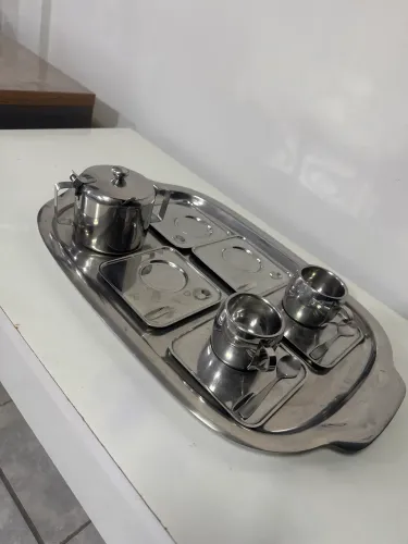 Kit de bandejas e recipientes em aço inox para café