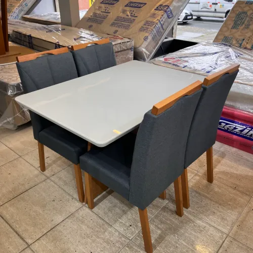 Mesa Laqueada + 4 cadeiras (Novo) 