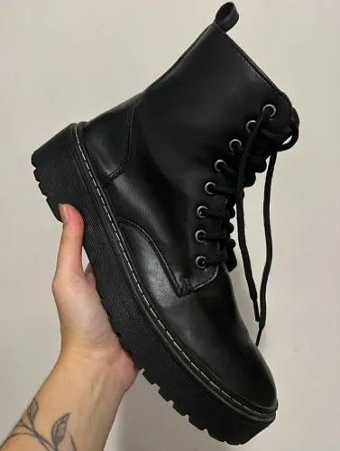 Coturno feminino