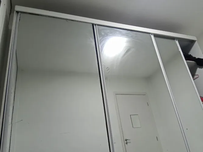 Guarda roupa de casal de correr e espelho 