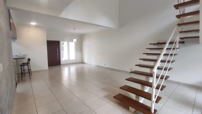 Casa em Condomínio Fechado para Alugar de 03 Quartos sendo 02 Suítes no Bairro Nova Alianç