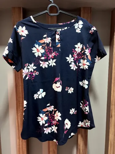 blusa Van Heusen azul marinho