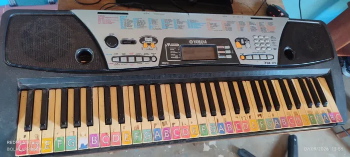 Teclado Yamaha pronto pra uso