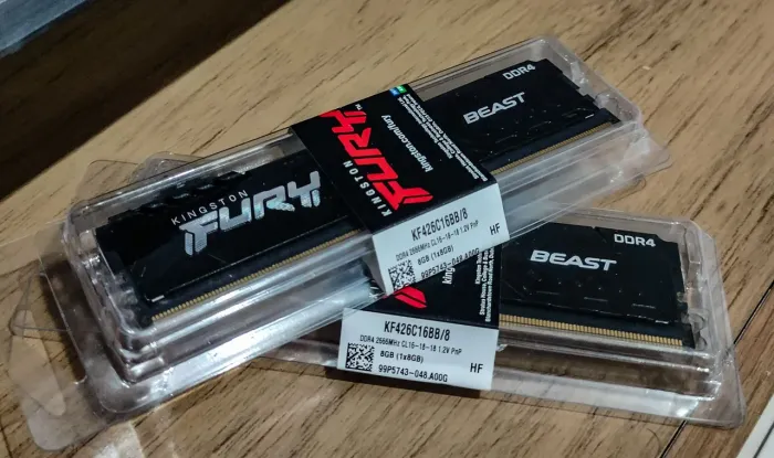 Duas memórias Ram 8Gb DDR4 Kingston Fury (Novas Lacradas)