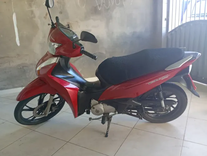 Vendo está Honda Biz 125 Ex novíssima km originais.unica dona.de procedência.