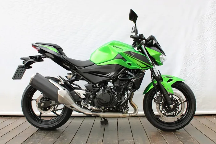 KAWASAKI Z400