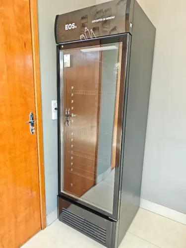 Refrigerador Expositor Vertical EOS 295 Litros