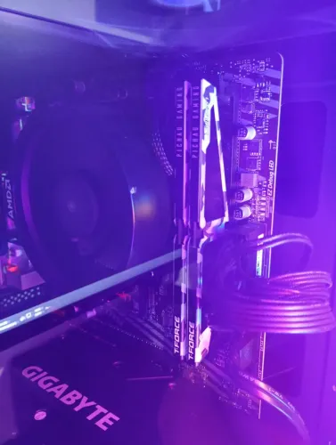 Memória RAM DDR4 2x8 (16GB) 3200 MHz (XMP)