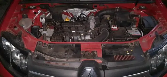 Motor 12v 3 cilindros Renault sucata de leilão 