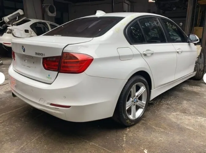 BMW 320i F20 2.0 2014 Motor Retrovisor Farol Porta Airbag Capo Lanterna Sucata