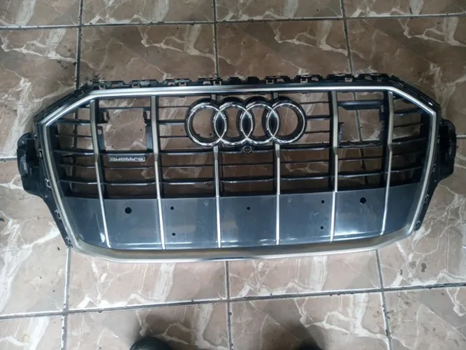 Grade Audi Q7 2022 (Detalhe)