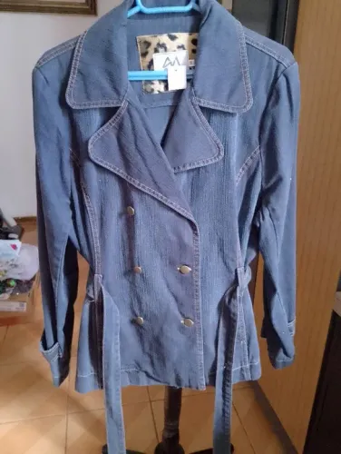 CASACO JEANS FEMININO DE EXCELENTE QUALIDADE NA LOJA CUSTA MAIS DE $ 450,00