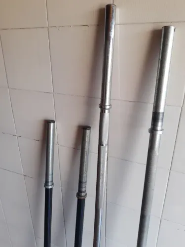 Barras ocas (80kg) maciças (240kg)