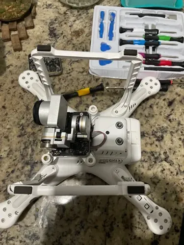 Manutenção em drones Dji Phantom 3 e 4 em geral e revisão do equipamento 