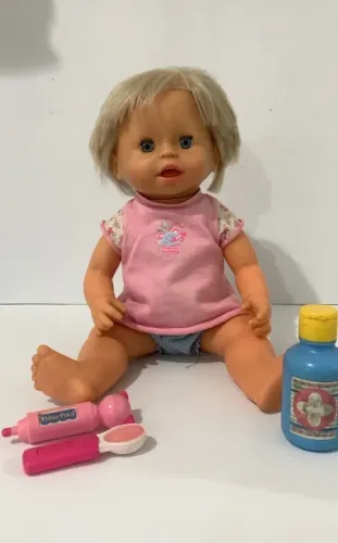 Boneca Little Mommy Doentinha com acessórios (LEIA)