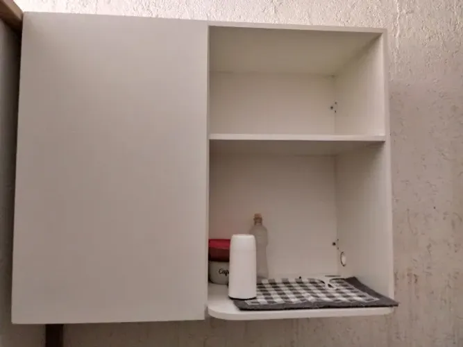 Armário p/ microondas, com portas e prateleiras, todo em MDF, cor branca