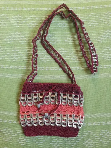 Bolsa de crochê com anel de latinha