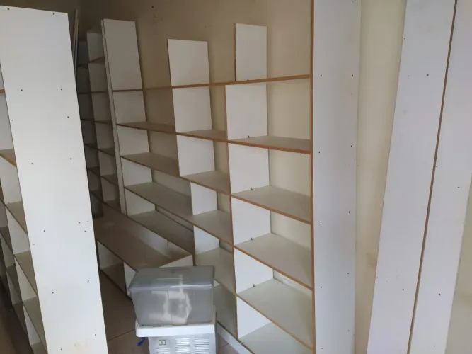 Estante de MDF branca para organização 