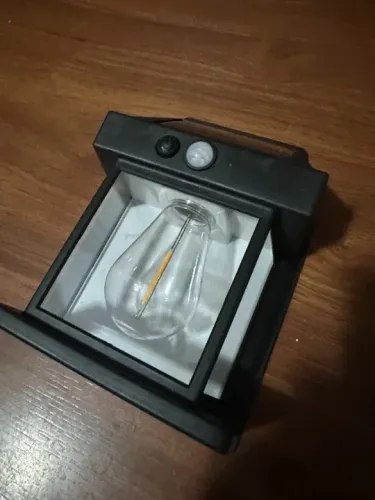 LUMINÁRIA RETRO REFLETOR ENERGIA SOLAR SENSOR PRESENÇA LIGA E DESLIGA SUSTENTABILIDADE
