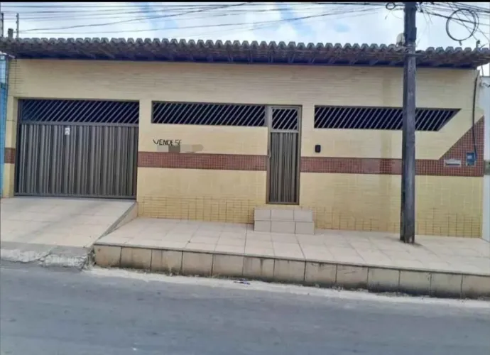 - Casa no Bequimão