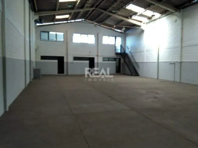 Ótimo galpão no Pilar.