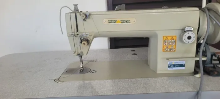 Máquina de costura Reta Industrial  Pesada