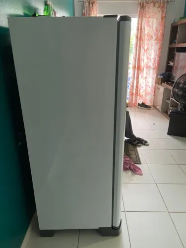 Vende-se geladeira  Esmaltec Branca 245L ROC31 PRO - 110V