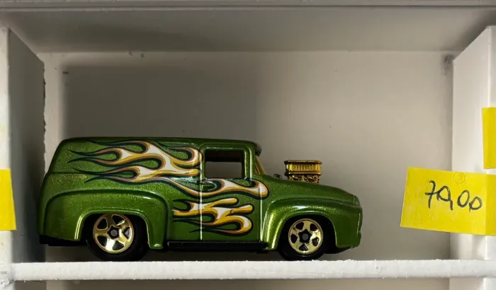 Hot wheels 56 ford with flames - verde