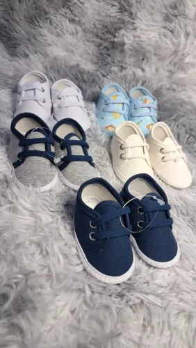 Sapatinhos de bebê menino novos R$ 16 reais cada