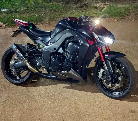 Z1000 2017 com escape esportivo  em dias , só no ponto de ser feliz 