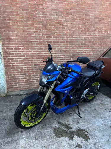 Suzuki Gsr 750 - financio