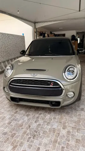 Mini Cooper S com kit S Work 2019 em estado de zero