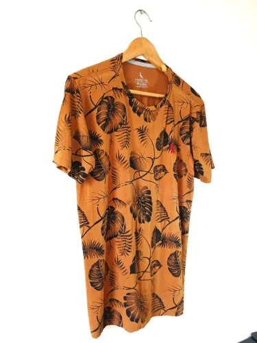 Camiseta da Marca Reserva - Marrom Claro e Super Estilosa