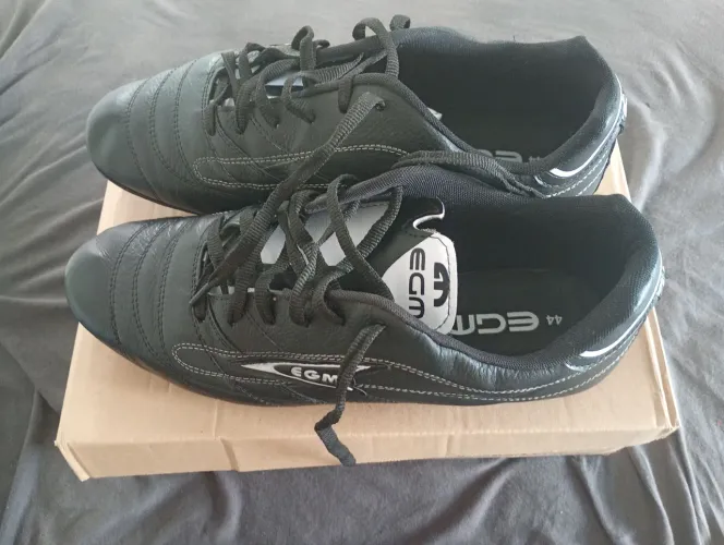 Chuteira society egm couro, tamanho 43