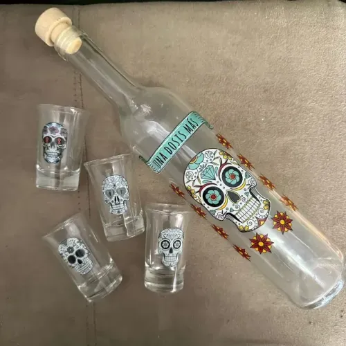 Kit barzinho (5pçs) - garrafa + copos de dose