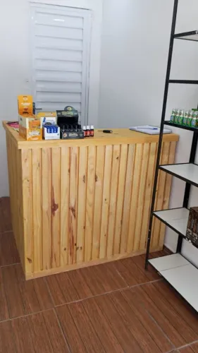 Balcão atendimento em L ripado