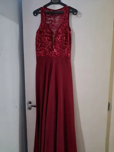 Vestido Longo Vermelho Bordado