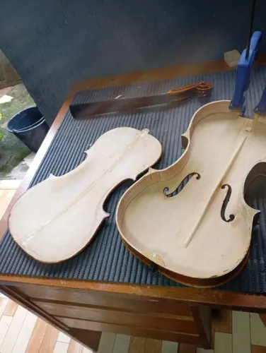 Luthier(violino,viola de arco e violoncelo)