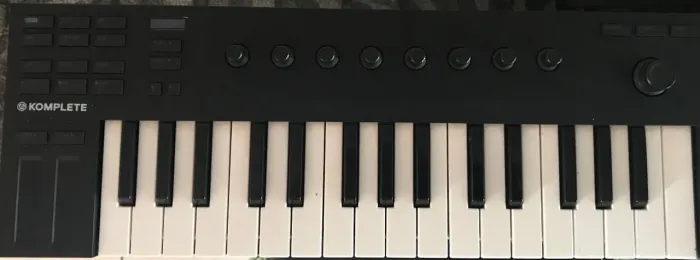 Teclado MIDI komplete kontrol M32