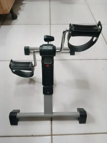 Pedalinho para exercício leve ou fisioterapia 