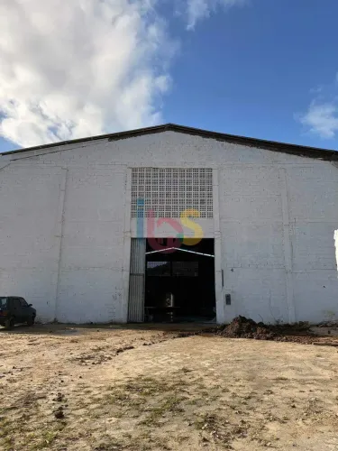 Alugo Galpão Grande em Excelente Localização em Frente a Rodovia