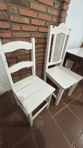 Mesa de Jantar de madeira com 4 cadeiras