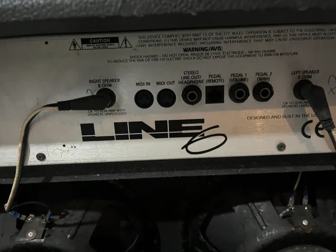 Caixa amplificada com pedaleira Line 6