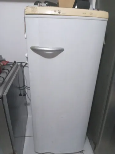 Geladeira eletrolux ( não entrego)ler a descrição!!!
