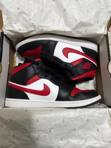 Tênis Nike Air Jordan 1 MID